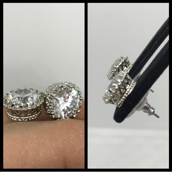 Stunning crystal studs - Picture 5 of 7